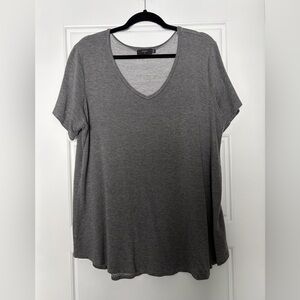 Relaxed V-Neck Short Sleeve Tee in Gray